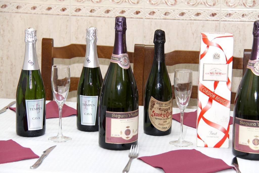 Hostal Restaurante La Masia Vila-real Ngoại thất bức ảnh
