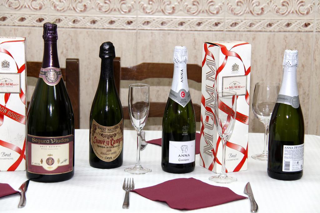Hostal Restaurante La Masia Vila-real Ngoại thất bức ảnh