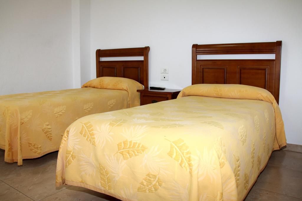 Hostal Restaurante La Masia Vila-real Ngoại thất bức ảnh