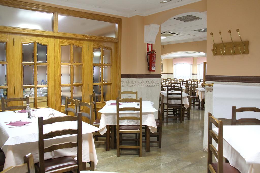 Hostal Restaurante La Masia Vila-real Ngoại thất bức ảnh