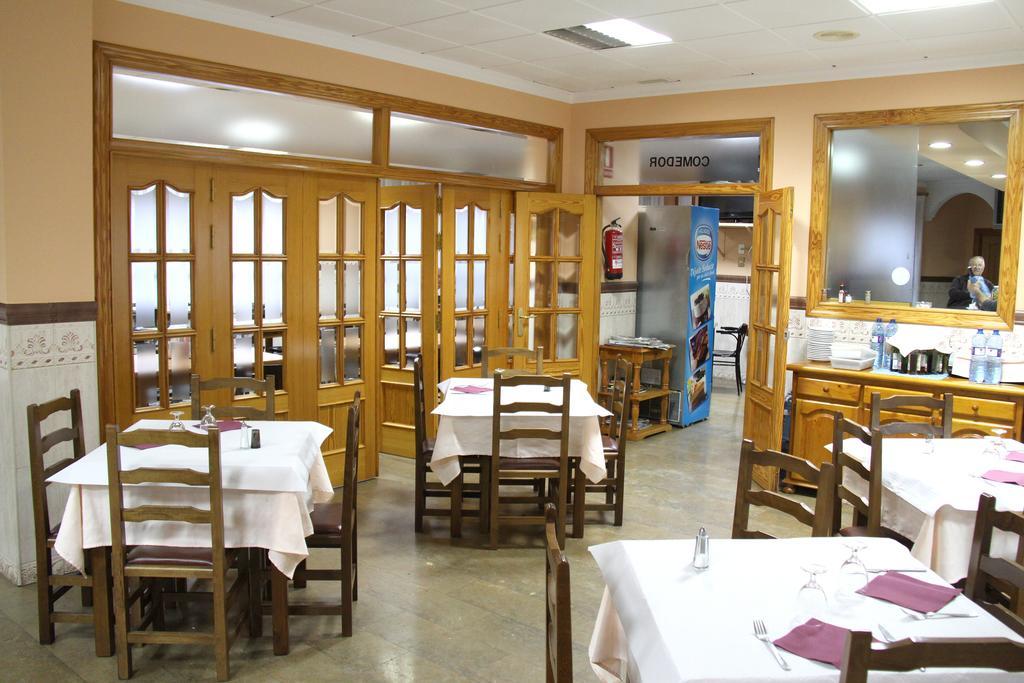 Hostal Restaurante La Masia Vila-real Ngoại thất bức ảnh