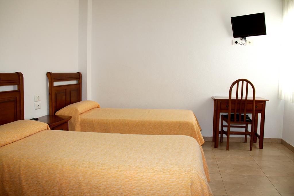 Hostal Restaurante La Masia Vila-real Ngoại thất bức ảnh