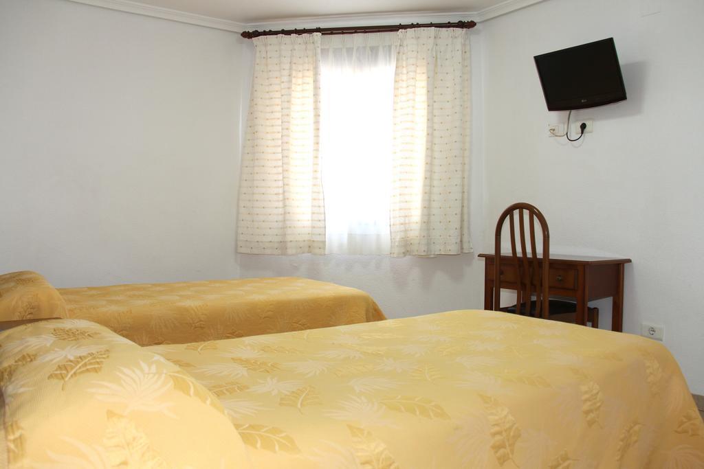 Hostal Restaurante La Masia Vila-real Ngoại thất bức ảnh