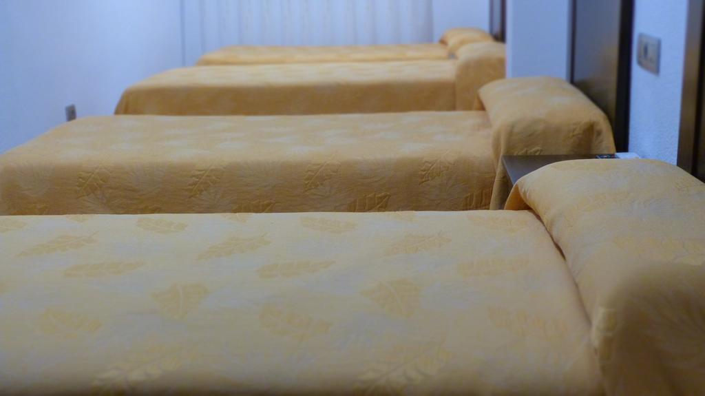 Hostal Restaurante La Masia Vila-real Ngoại thất bức ảnh