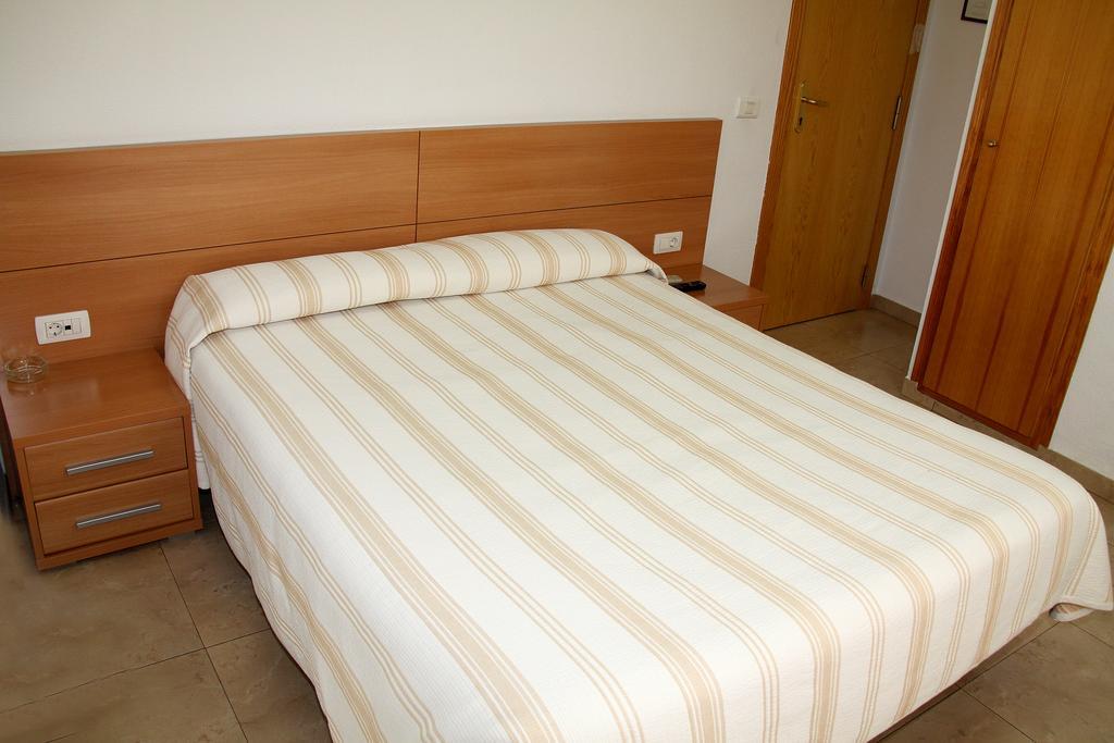Hostal Restaurante La Masia Vila-real Ngoại thất bức ảnh